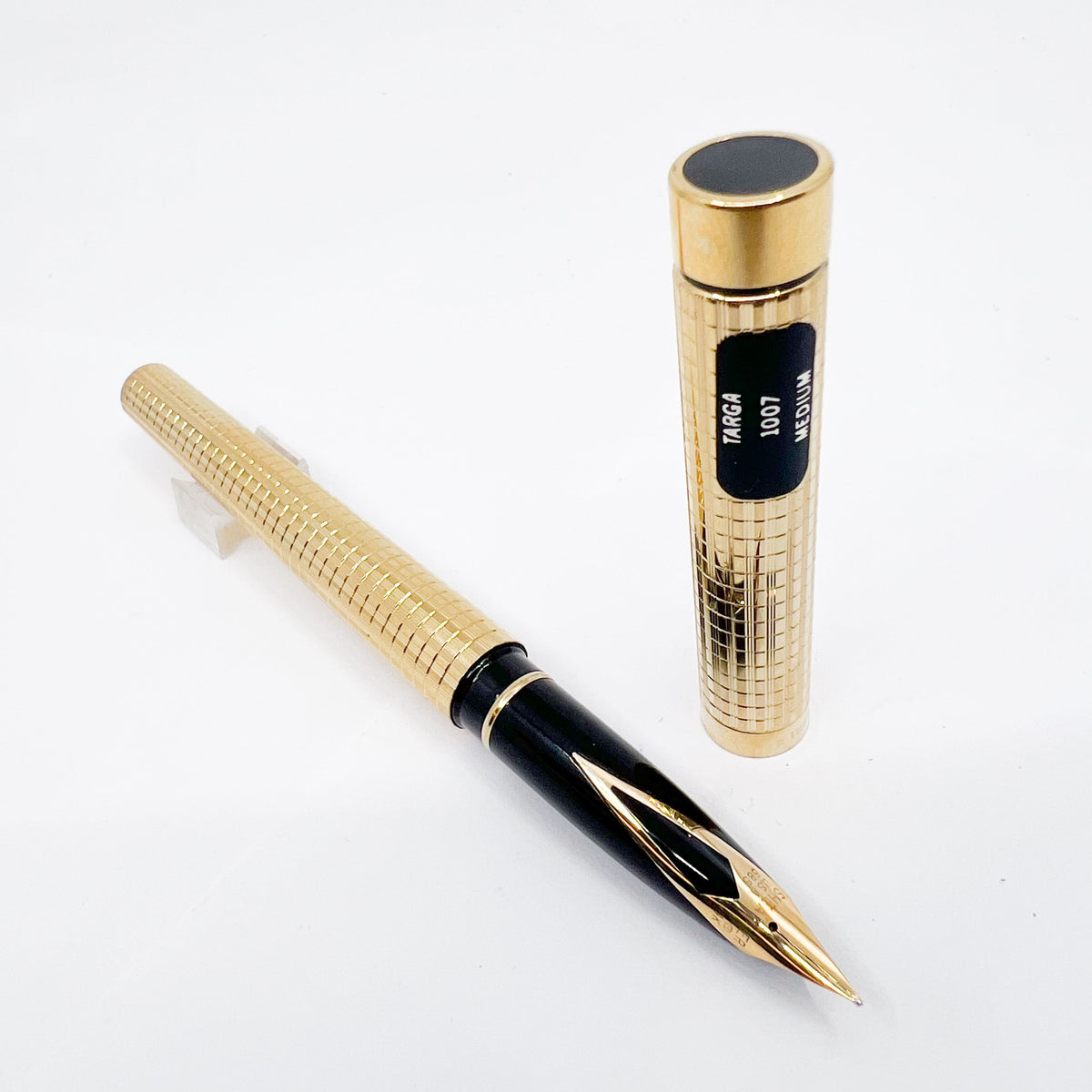 Sheaffer Full-Size Targa Elegant Gold-Plated Cross Hatch Fountain Pen - Medium 14kt Gold Nib