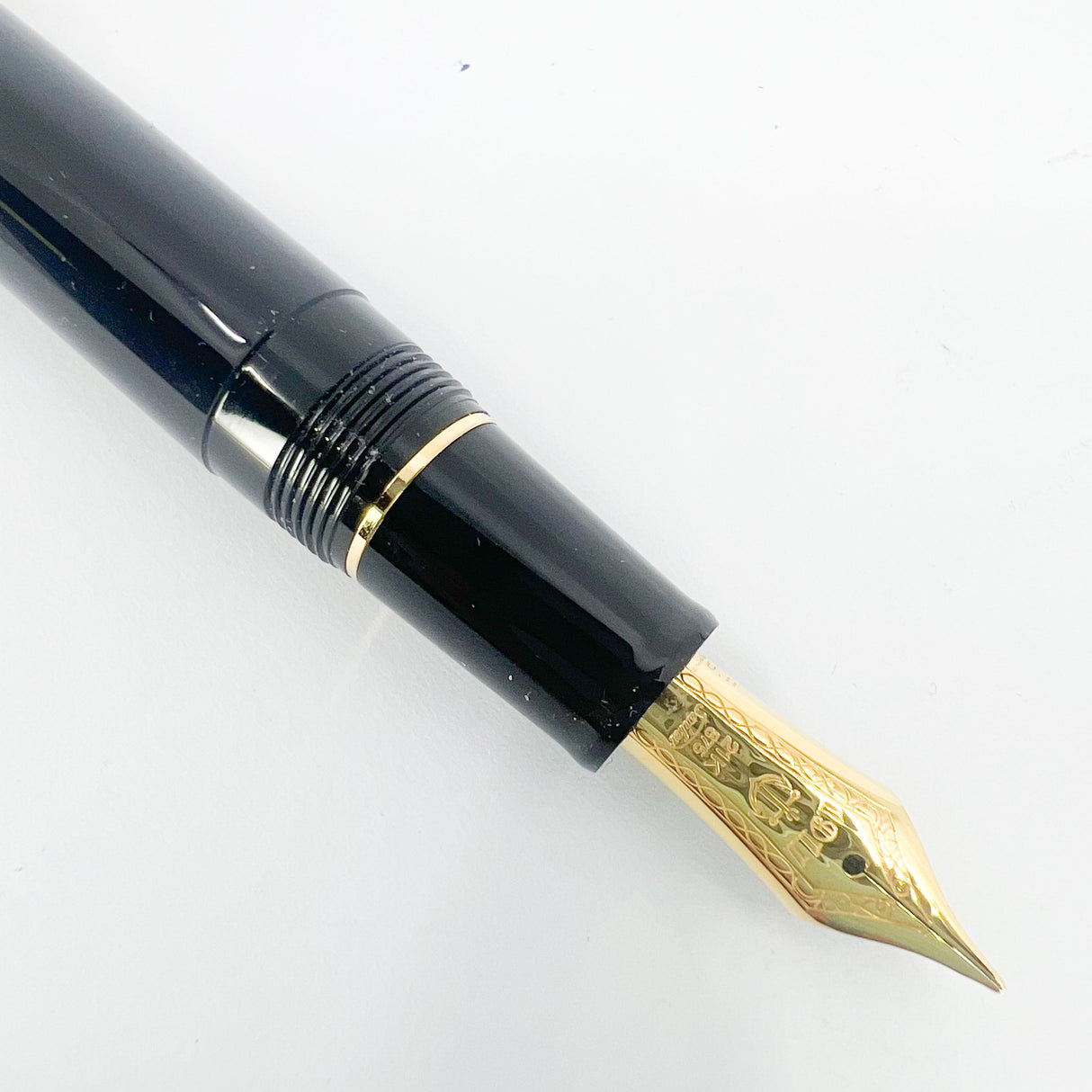 Sailor Black 1911L Large Fountain Pen - Broad 21kt Gold Nib