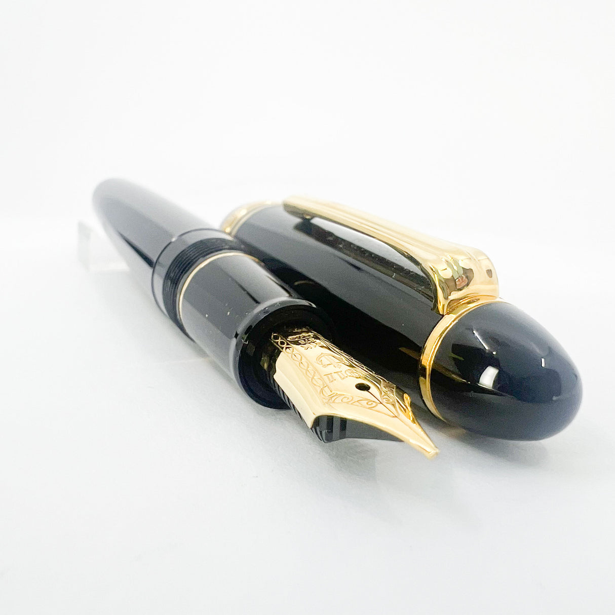 Sailor Black 1911L Large Fountain Pen - Broad 21kt Gold Nib