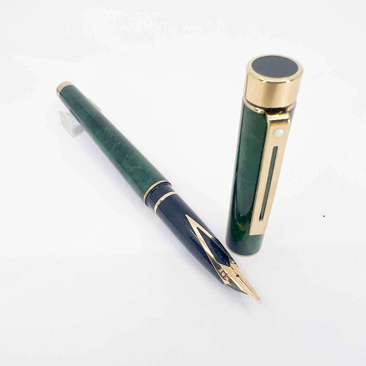 Sheaffer Full Size Targa Marbled Green Ronce Lacque Fountain Pen - Broad 14kt Gold Nib