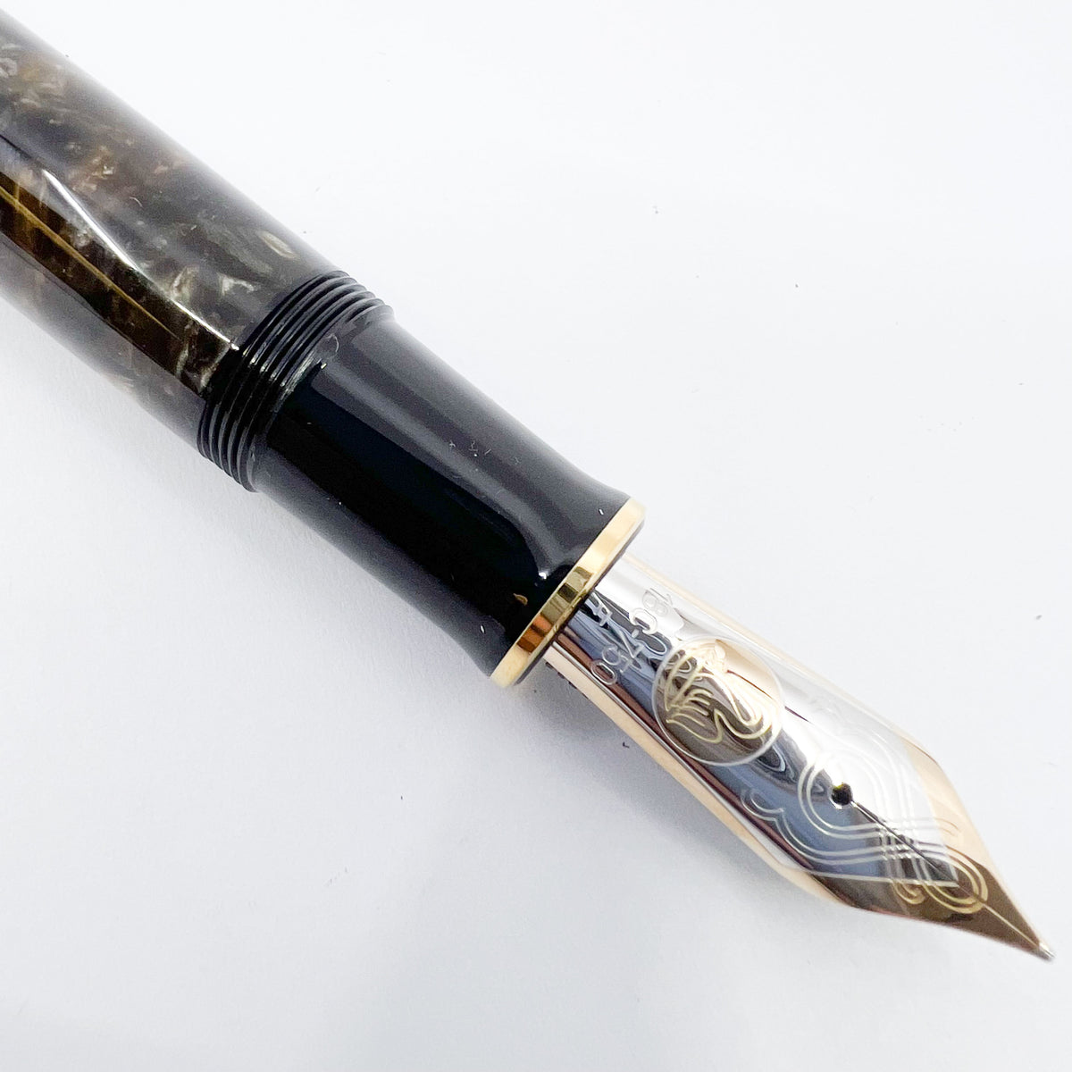 Pelikan M1000 Renaissance Brown Marble Fountain Pen - Fine 18kt Gold Nib