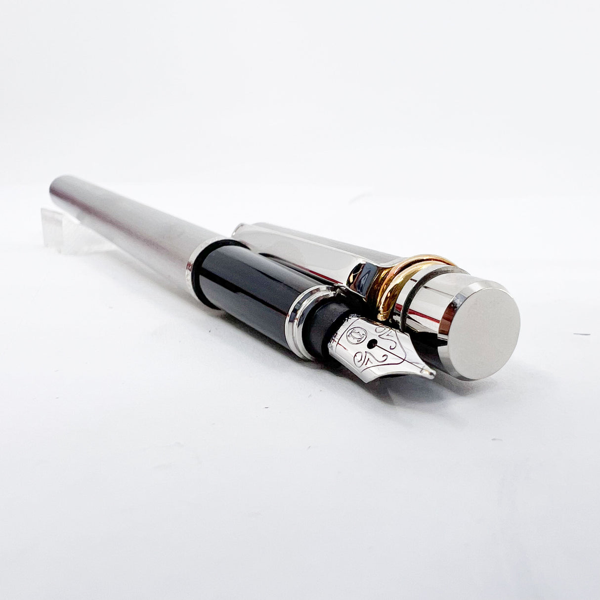 Cartier Brushed Steel Must de Cartier Fountain Pen/Trinity Bands - Medium 18kt Gold Nib
