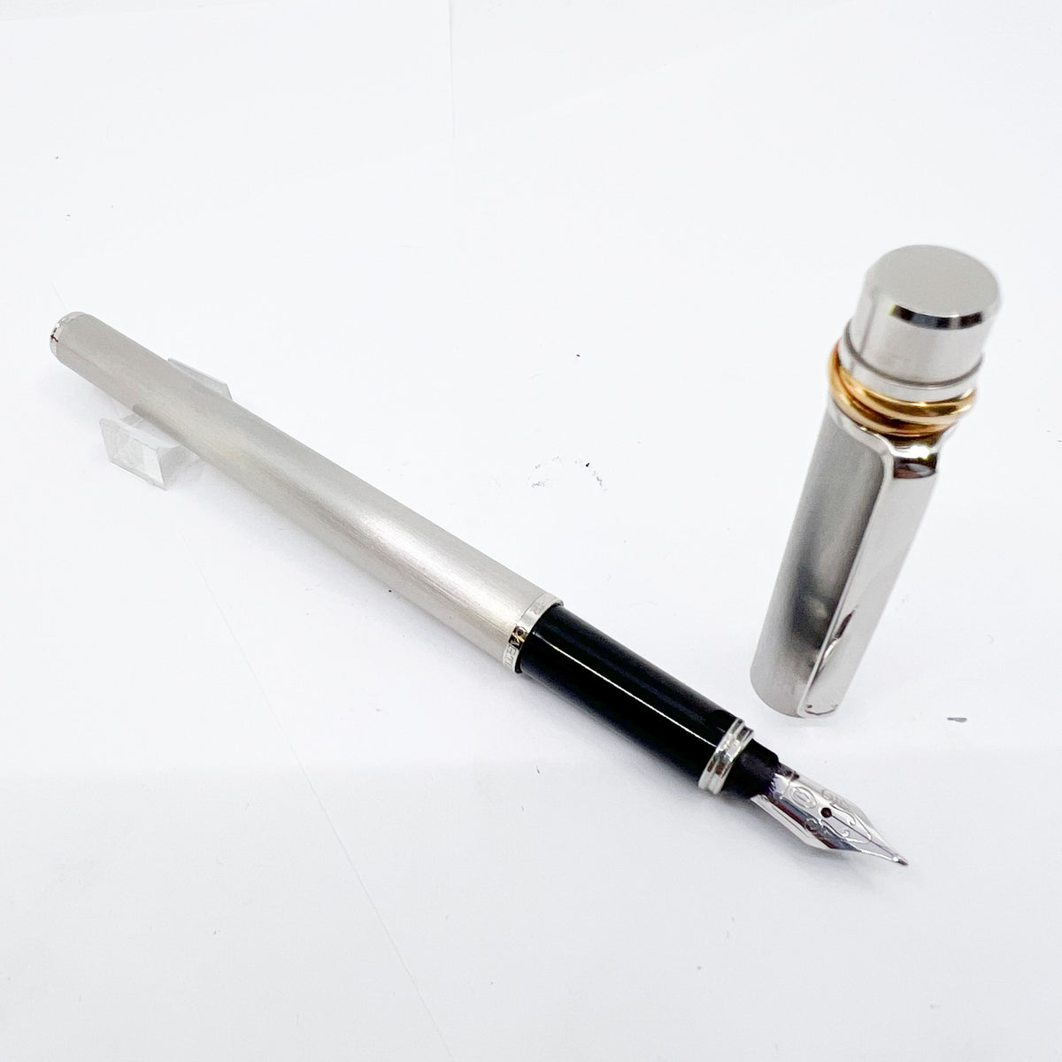 Cartier Brushed Steel Must de Cartier Fountain Pen/Trinity Bands - Medium 18kt Gold Nib