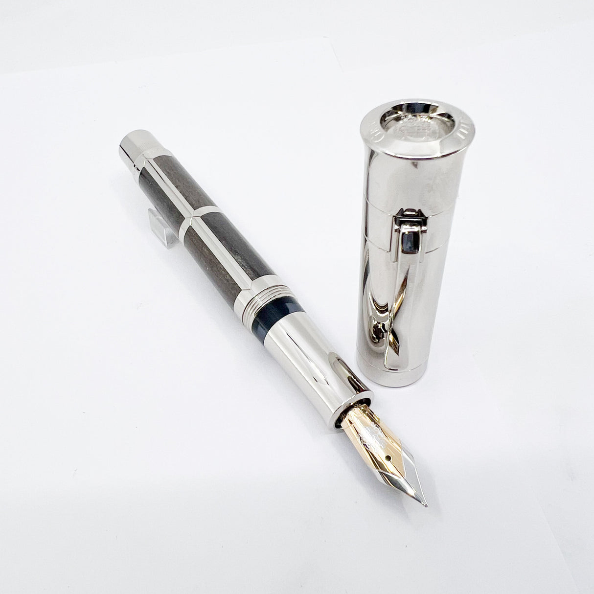 Graf von Faber Castell 2007 Gemstone (Petrified Wood) Pen of the Year Fountain Pen - Medium 18kt Gold Nib