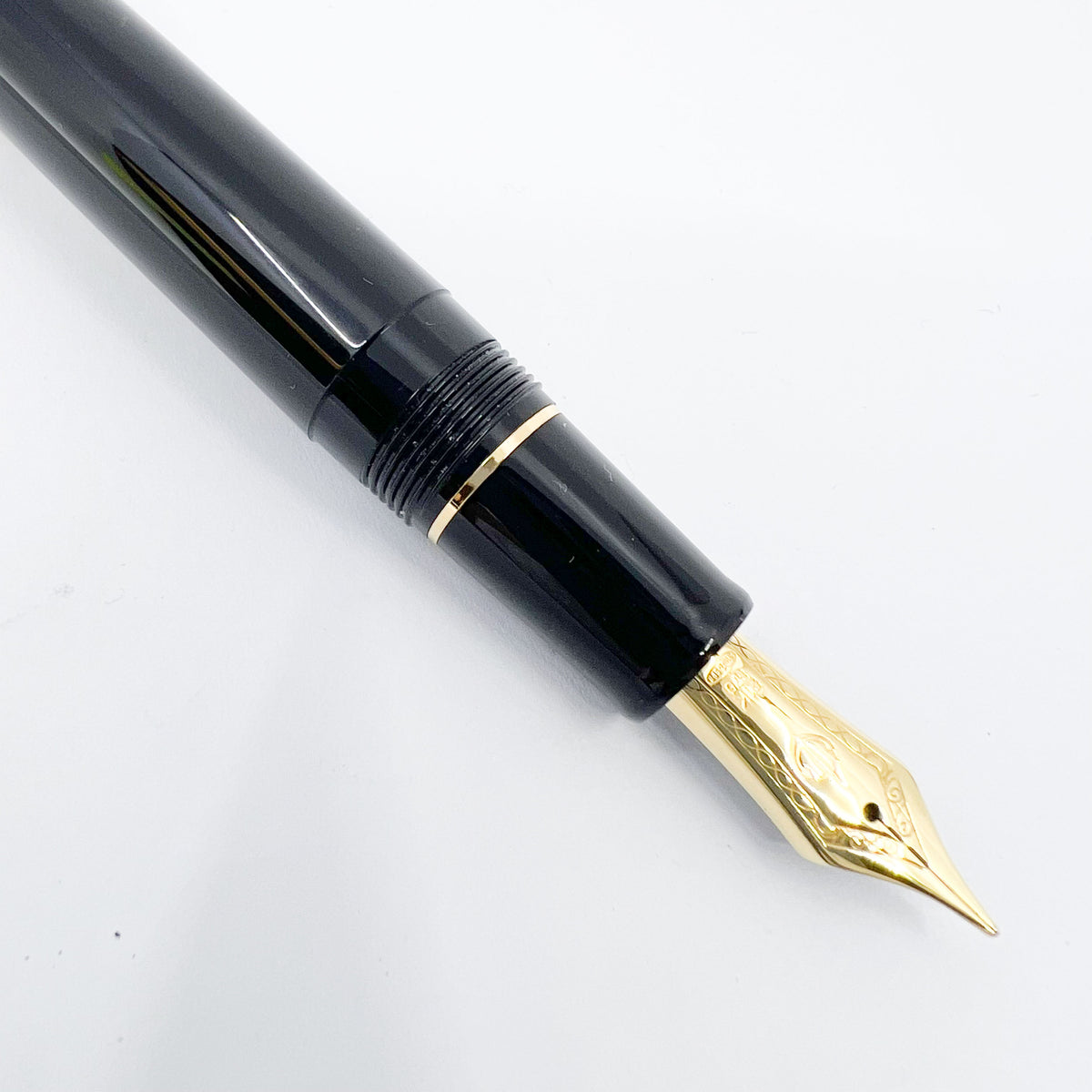 Sailor Black 1911L Large Fountain Pen - Broad 21kt Gold Nib