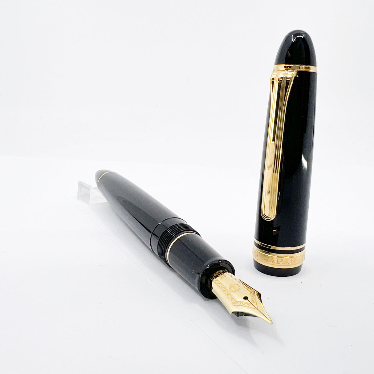 Sailor Black 1911L Large Fountain Pen - Broad 21kt Gold Nib