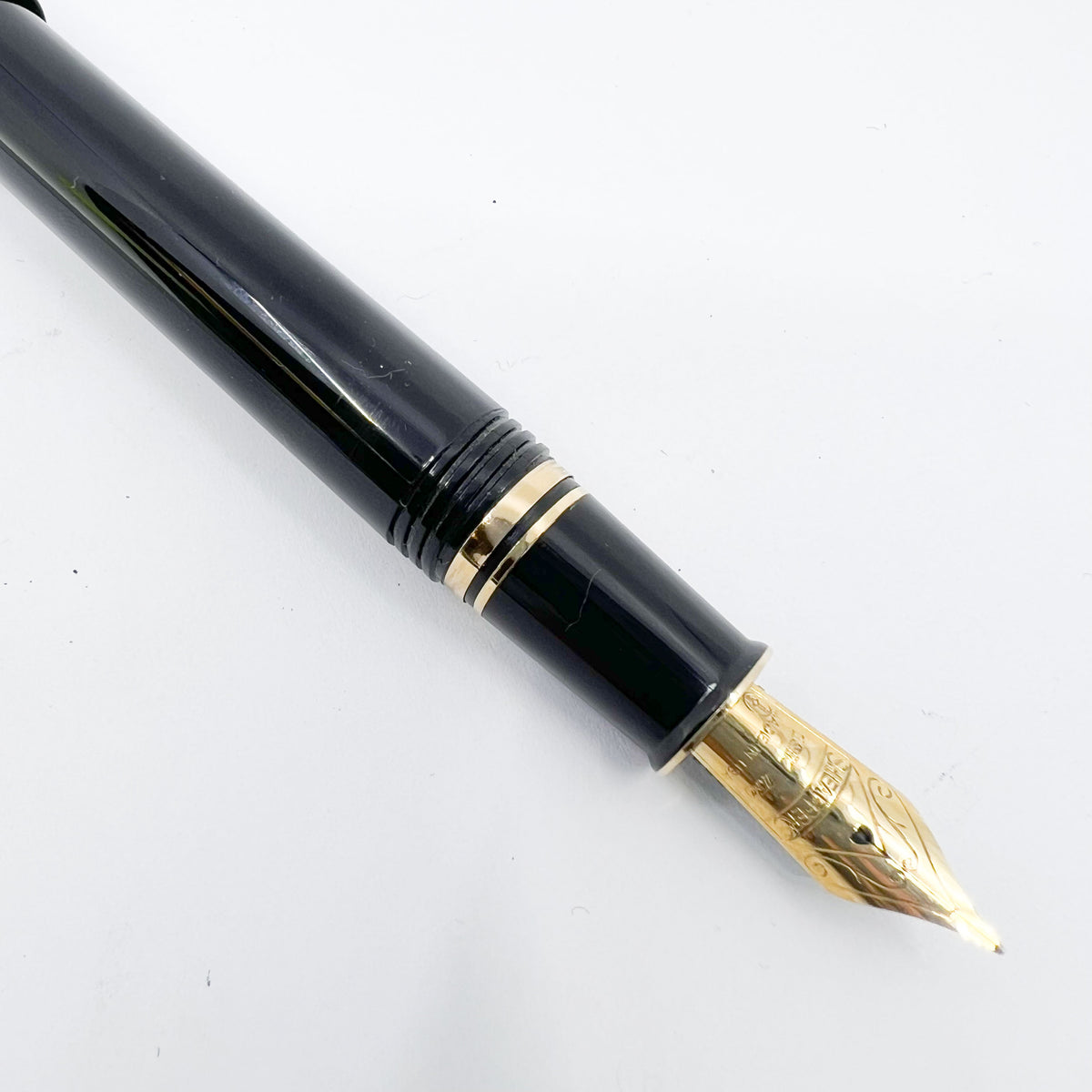Sheaffer Connaisseur Black Fountain Pen - Fine 18kt Gold Nib
