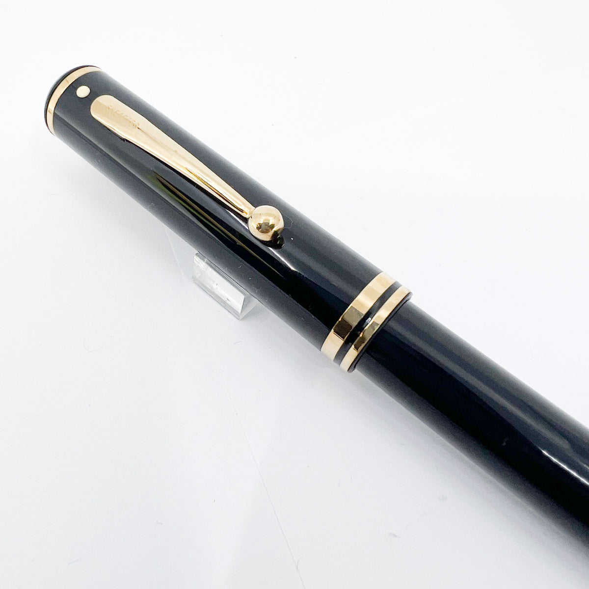Sheaffer Connaisseur Black Fountain Pen - Fine 18kt Gold Nib