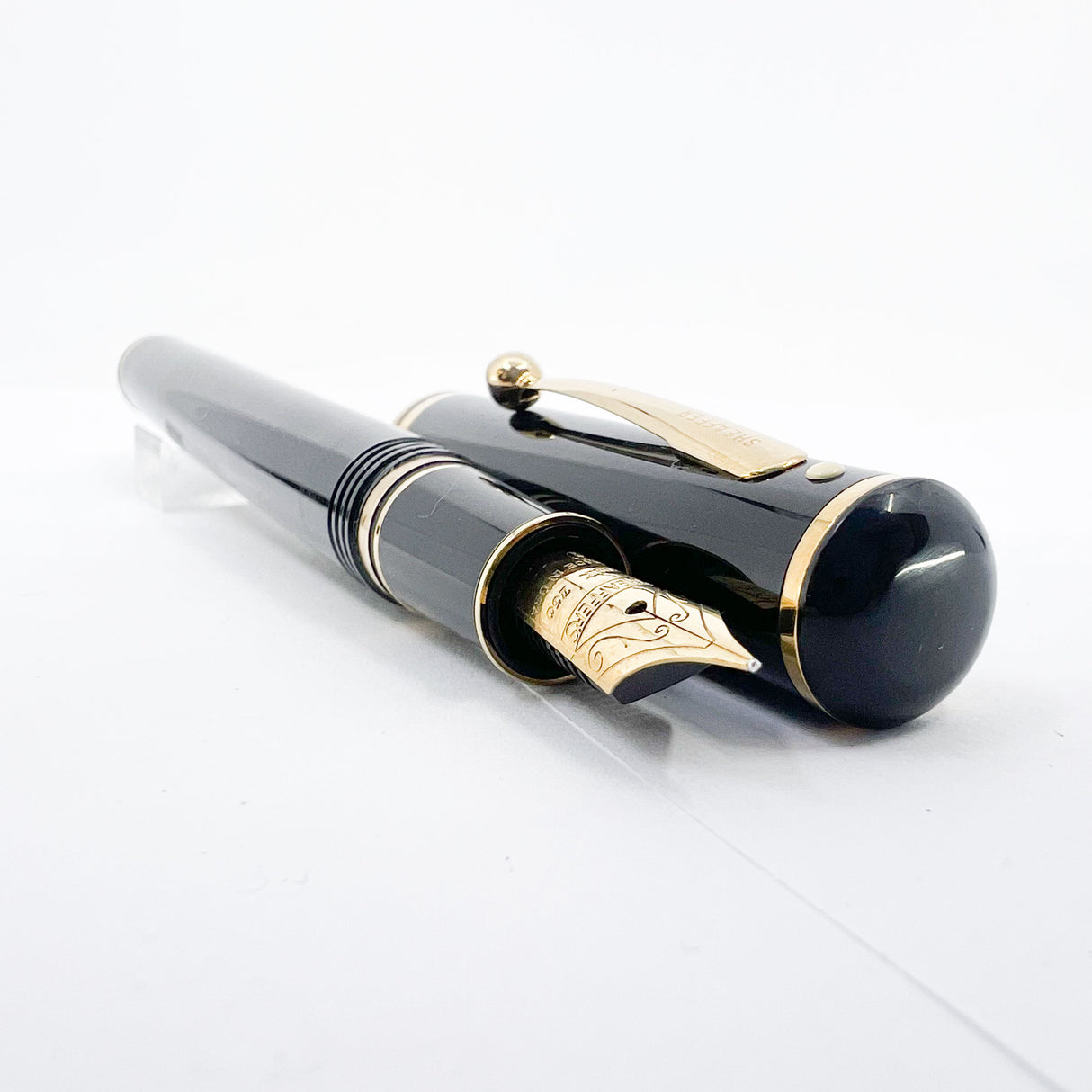 Sheaffer Connaisseur Black Fountain Pen - Fine 18kt Gold Nib