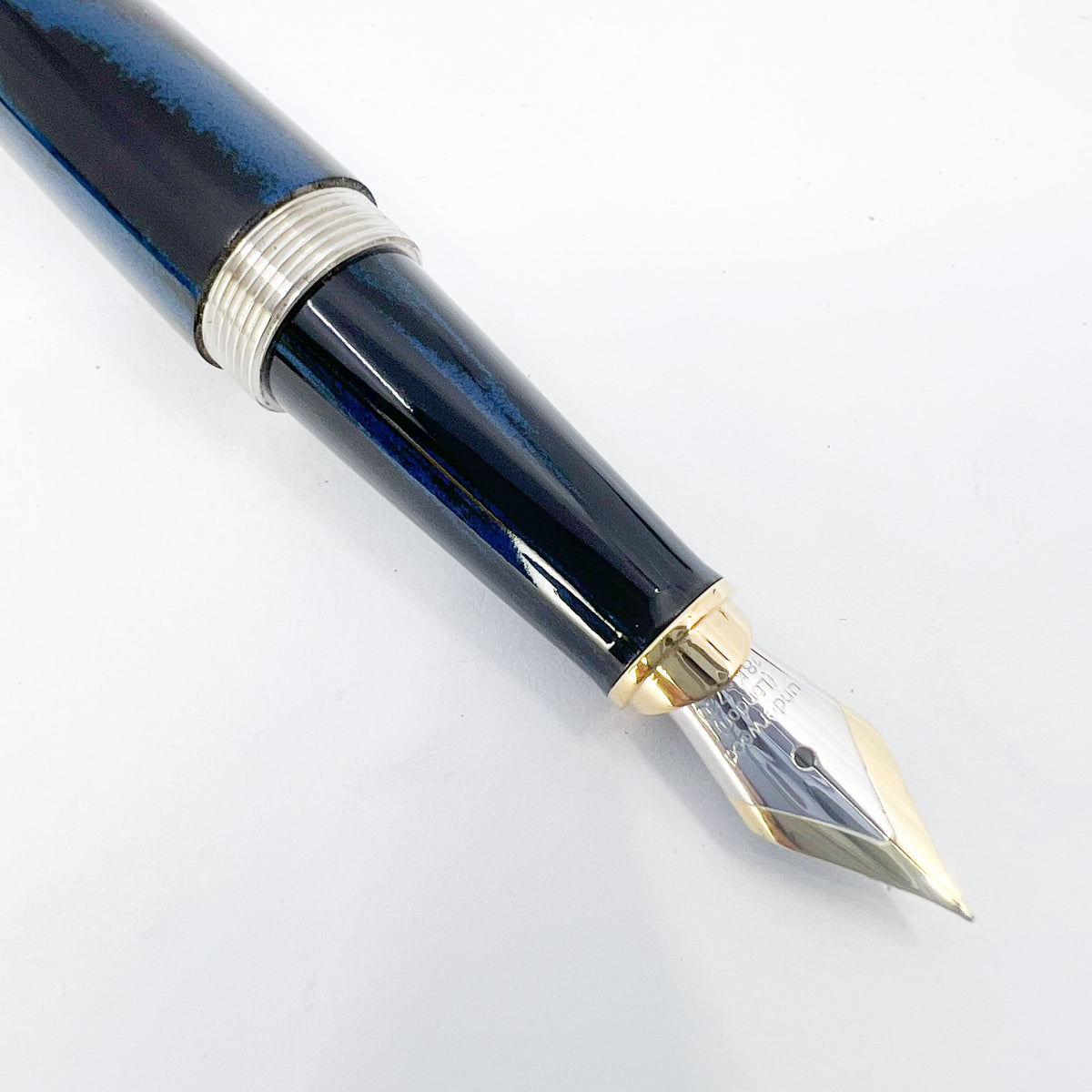 Underwood (London) Piccadilly Ebonite Blue/Black Ripple Fountain Pen - Medium 18kt Gold Nib