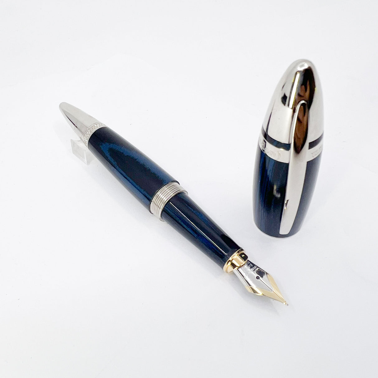 Underwood (London) Piccadilly Ebonite Blue/Black Ripple Fountain Pen - Medium 18kt Gold Nib