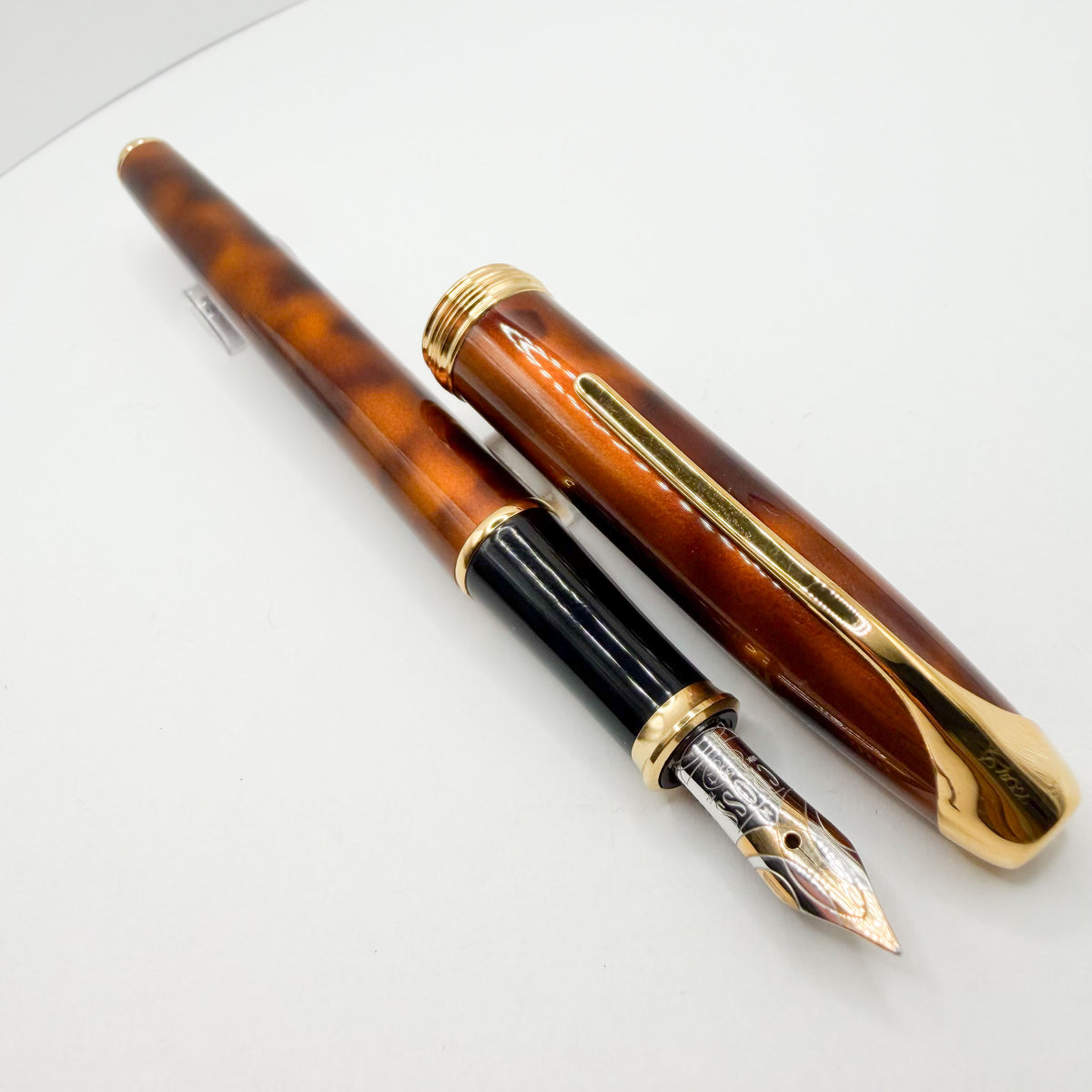 Cross Pinnacle Amber Marble Lacquer Fountain Pen - Medium 18kt Gold Nib -Scarce!