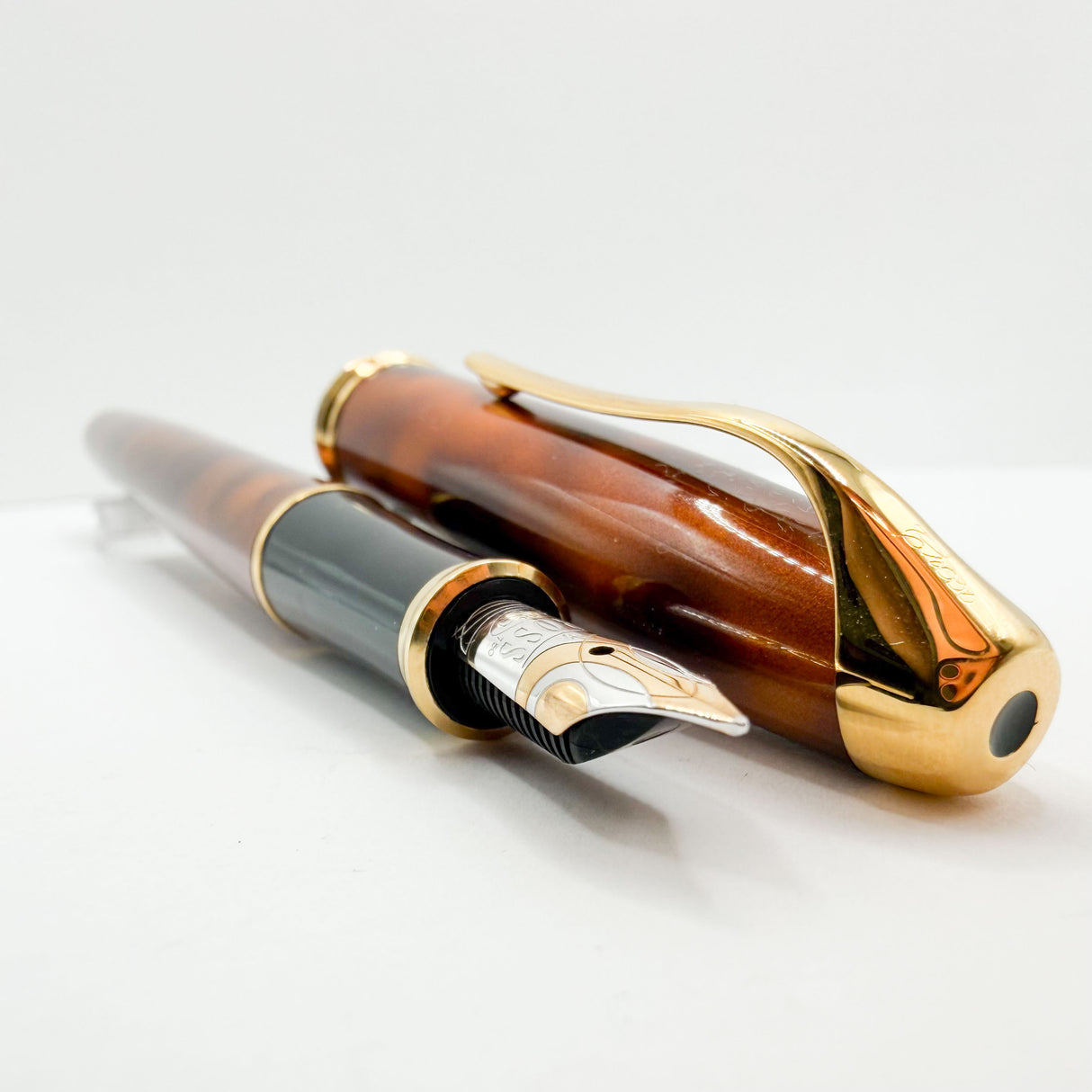 Cross Pinnacle Amber Marble Lacquer Fountain Pen - Medium 18kt Gold Nib -Scarce!
