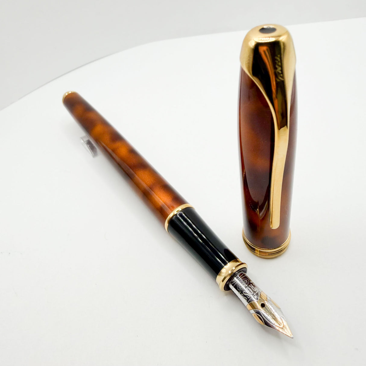 Cross Pinnacle Amber Marble Lacquer Fountain Pen - Medium 18kt Gold Nib -Scarce!