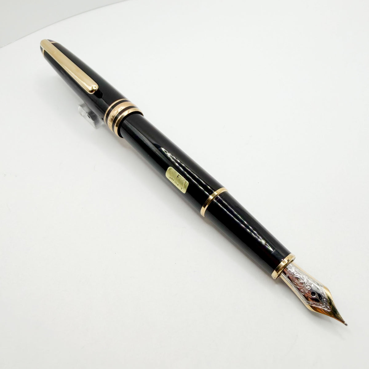 Montblanc Classique #144 Black Resin Fountain Pen - Fine 14kt Gold Nib