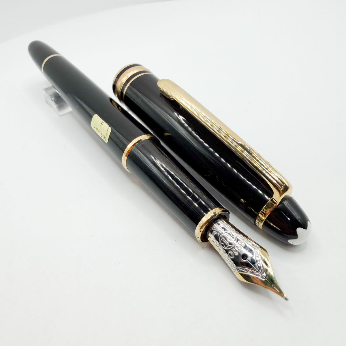 Montblanc Classique #144 Black Resin Fountain Pen - Fine 14kt Gold Nib