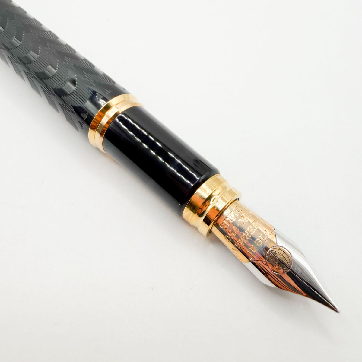 Waterman Man 100 Opera Black Chased Fountain Pen - Fine 18kt Gold Nib