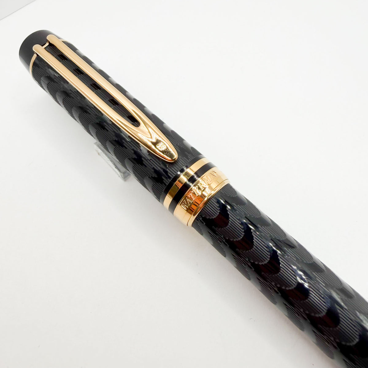 Waterman Man 100 Opera Black Chased Fountain Pen - Fine 18kt Gold Nib