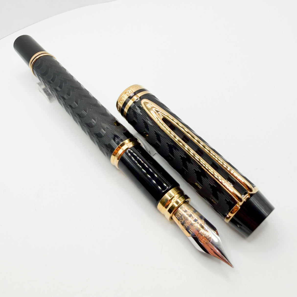 Waterman Man 100 Opera Black Chased Fountain Pen - Fine 18kt Gold Nib