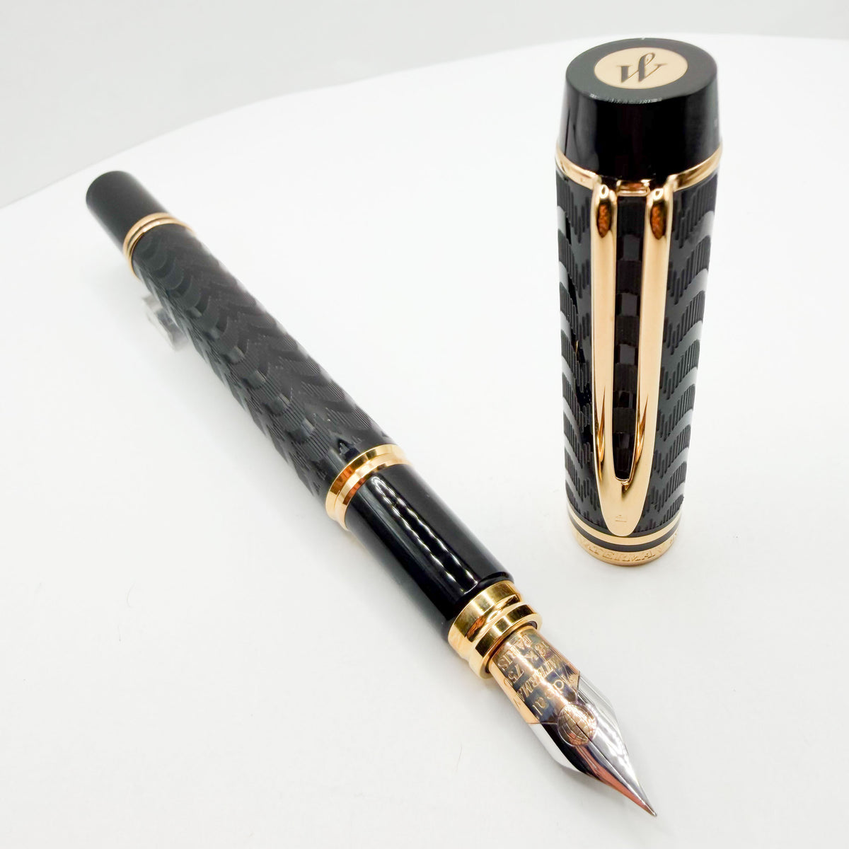 Waterman Man 100 Opera Black Chased Fountain Pen - Fine 18kt Gold Nib
