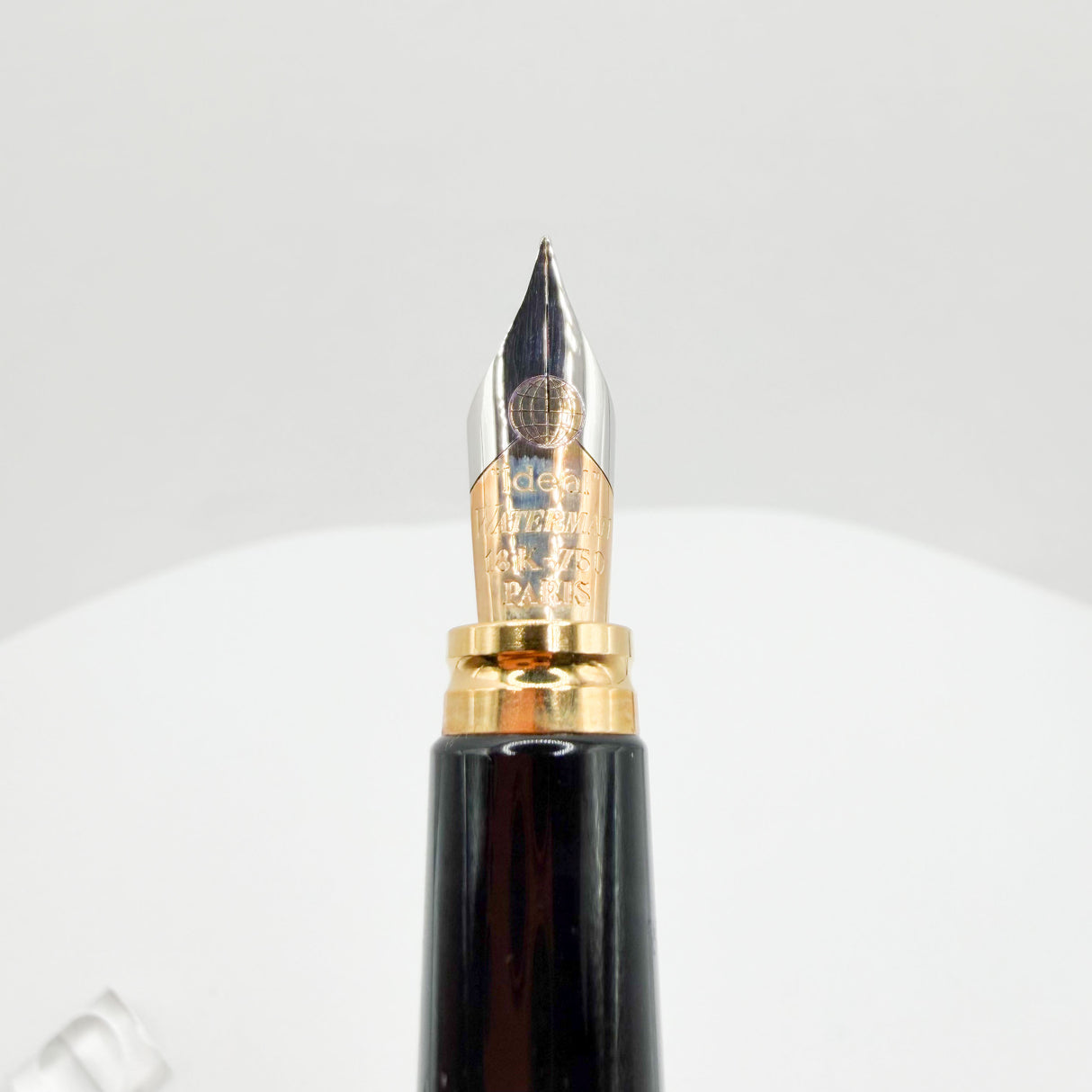 Waterman Man 100 Opera Black Chased Fountain Pen - Fine 18kt Gold Nib