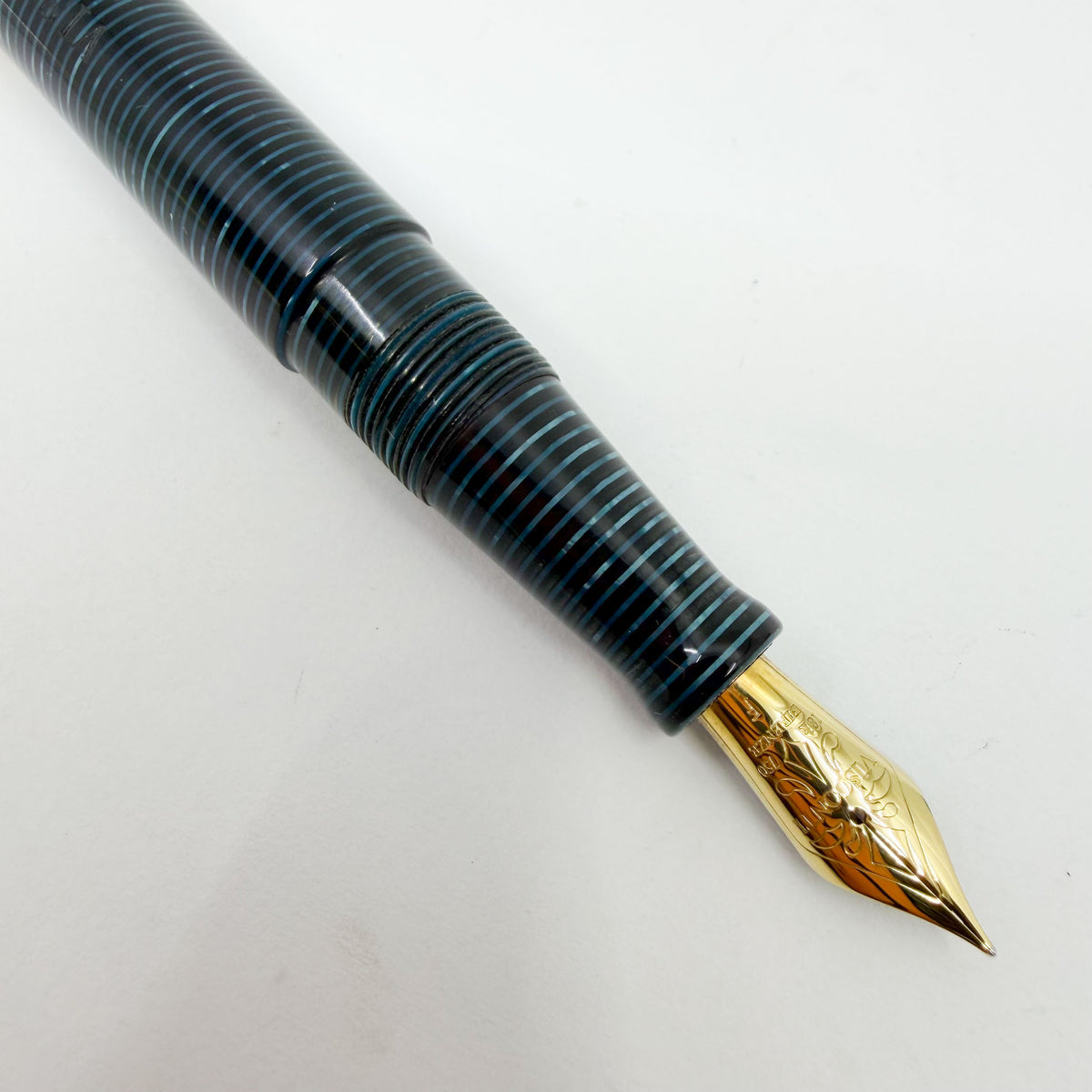 Visconti Manhattan Blue Celluloid Fountain Pen - Fine 18kt Gold Nib