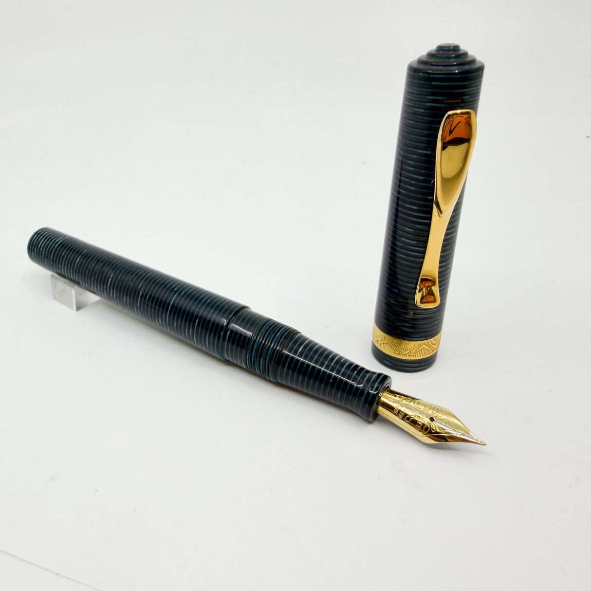 Visconti Manhattan Blue Celluloid Fountain Pen - Fine 18kt Gold Nib