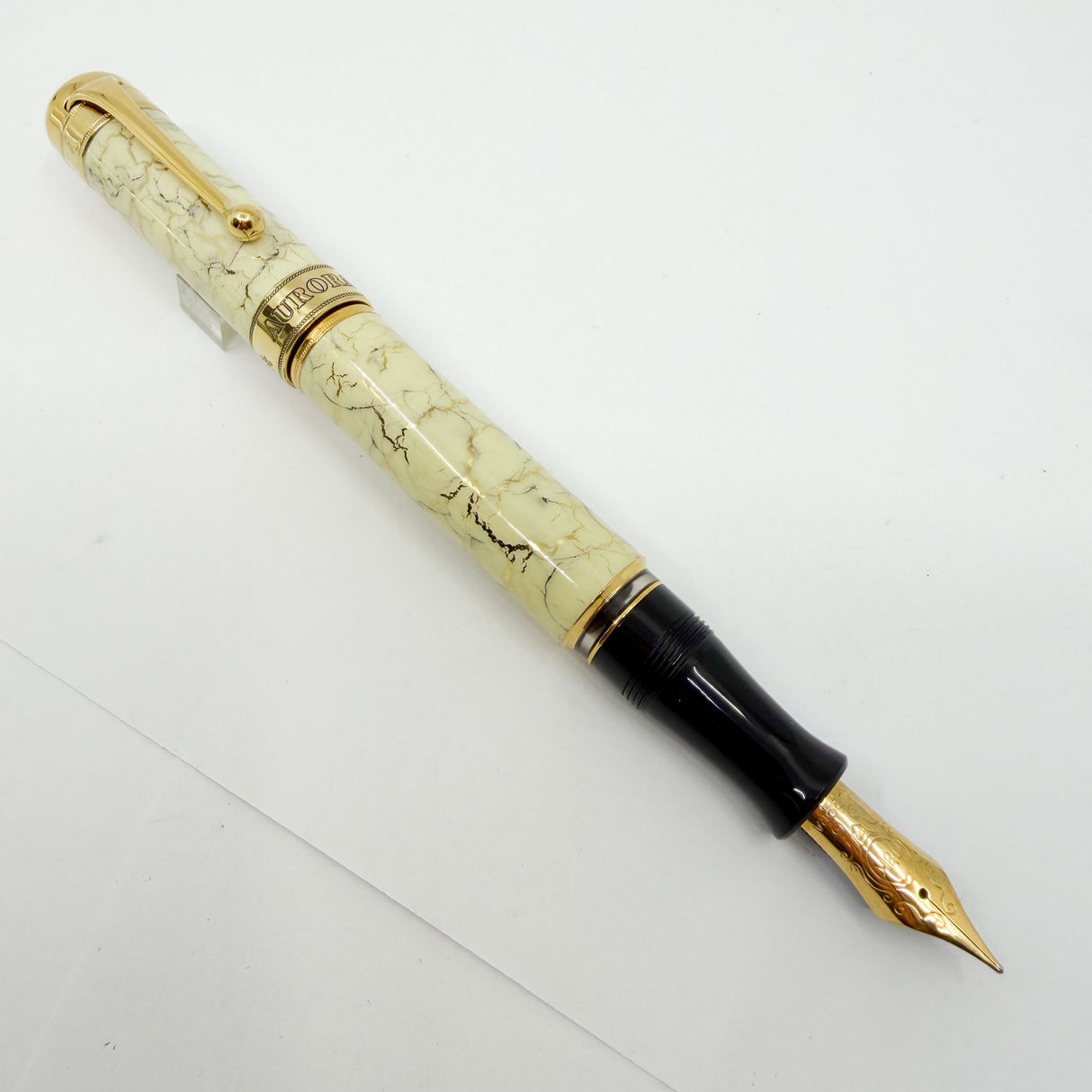 Aurora Jubileum 2000 Lacquered Limited Edition Fountain Pen - Medium 18 Kt Gold Nib