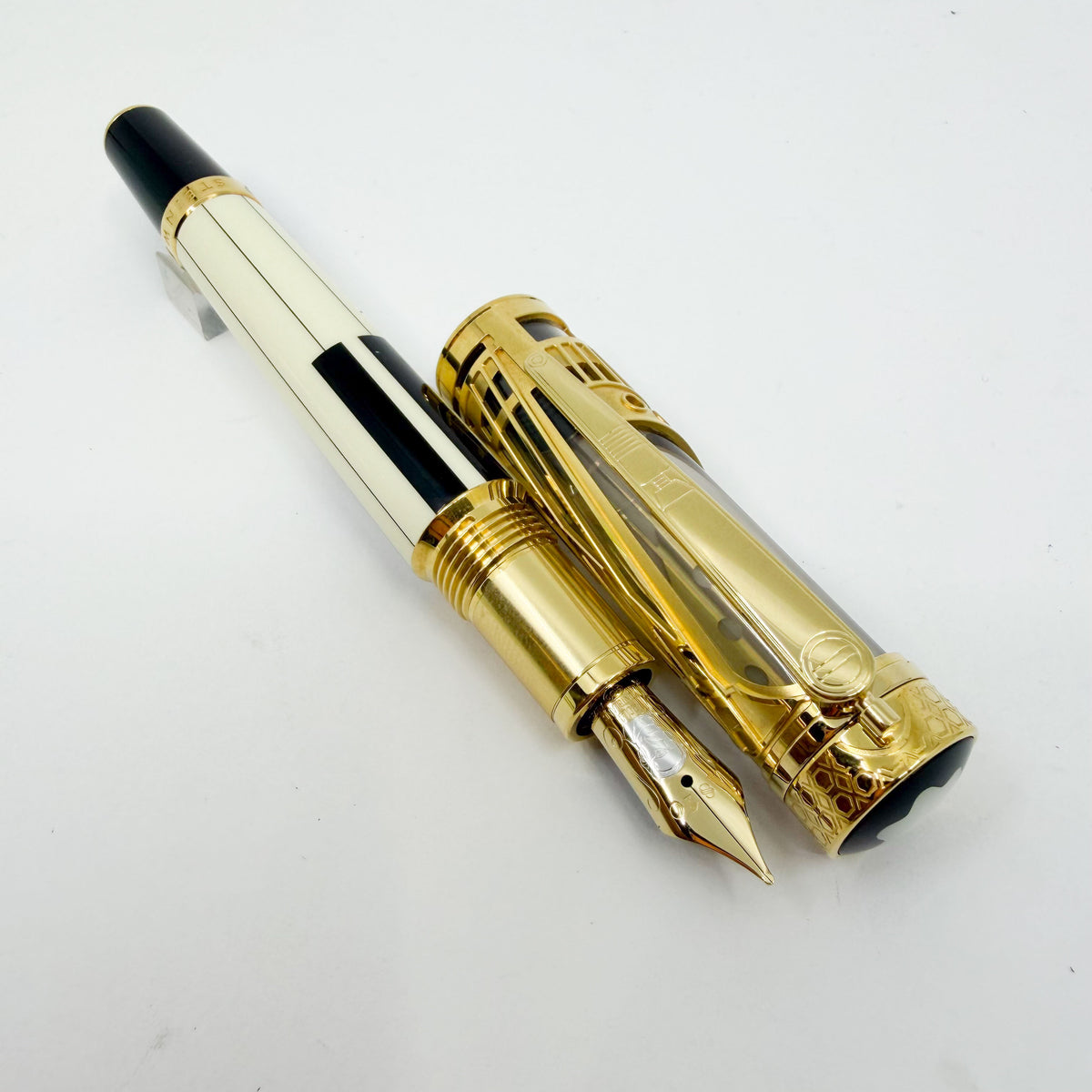 Montblanc Henry E, Steinway 888 Special Edition Patron Of The Arts Limited Edition Fountain Pen - Medium 18kt Gold Nib