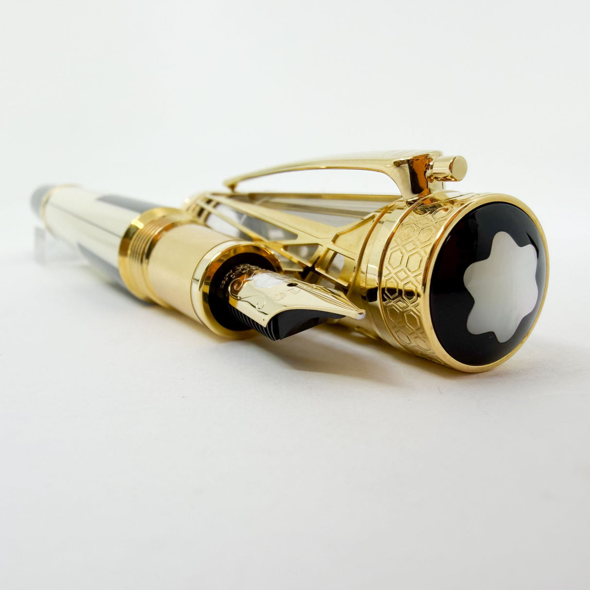 Montblanc Henry E, Steinway 888 Special Edition Patron Of The Arts Limited Edition Fountain Pen - Medium 18kt Gold Nib