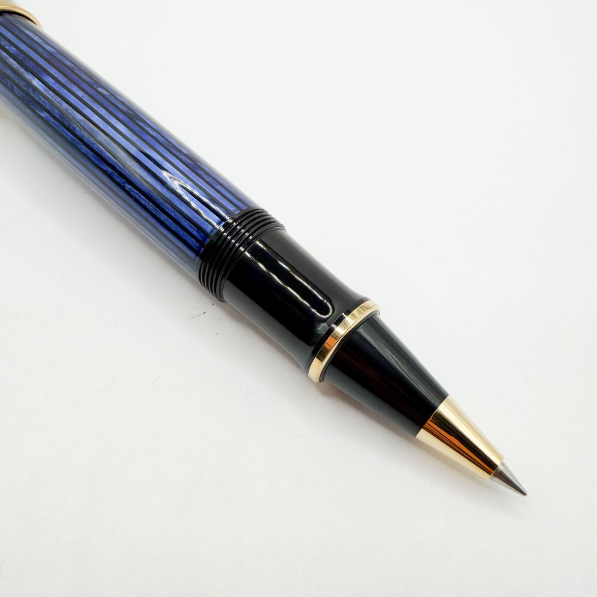 Pelikan R800 Blue Striped/Black Cap Rollerball