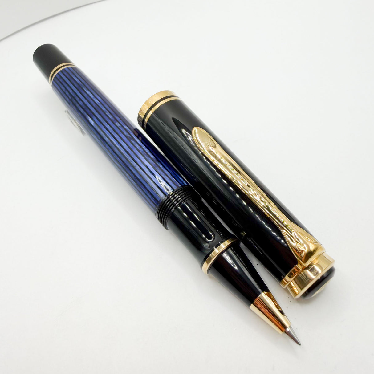 Pelikan R800 Blue Striped/Black Cap Rollerball