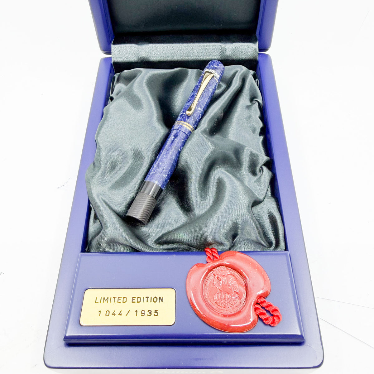 Pelikan Lapis Blue Celluloid (1935 Originals of their Time) Limited Edition Fountain Pen - Fine 18kt Gold Nib