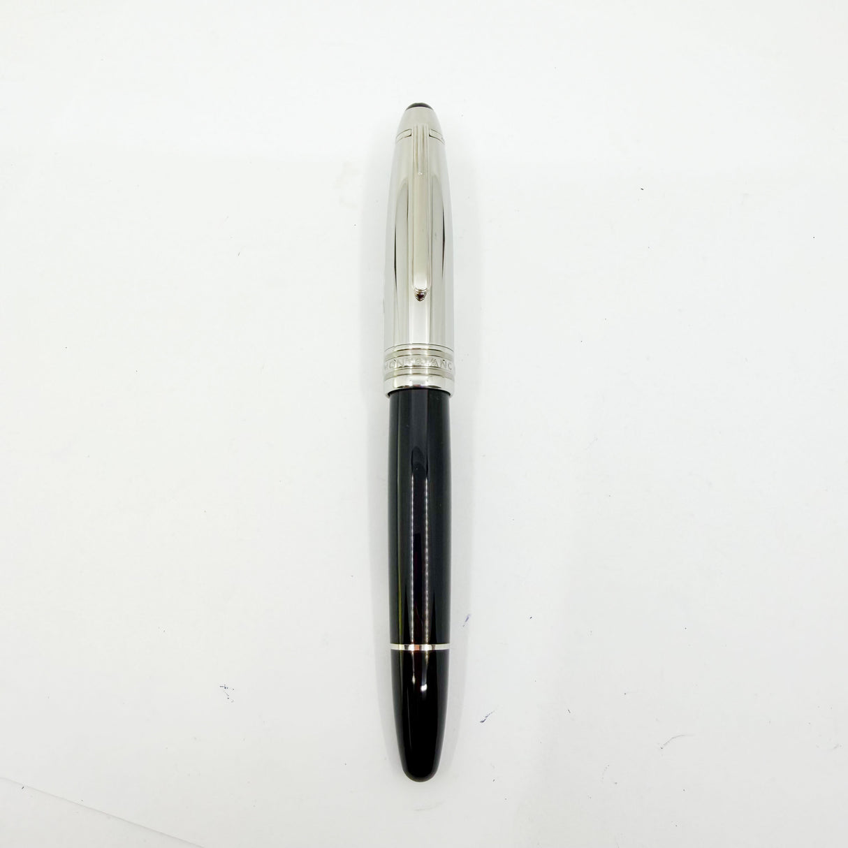 Montblanc Meisterstuck #146 Doue Black with Stainless Steel Cap LeGrand Fountain Pen - Medium 18kt Gold Nib
