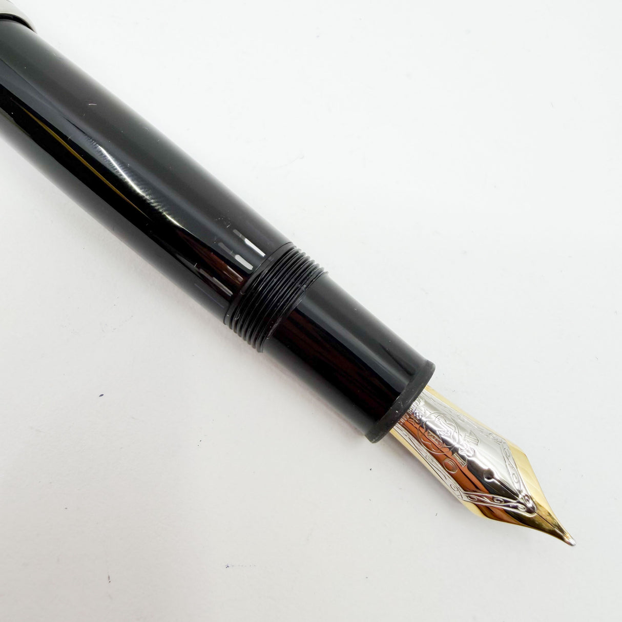 Montblanc Meisterstuck #146 Doue Black with Stainless Steel Cap LeGrand Fountain Pen - Medium 18kt Gold Nib