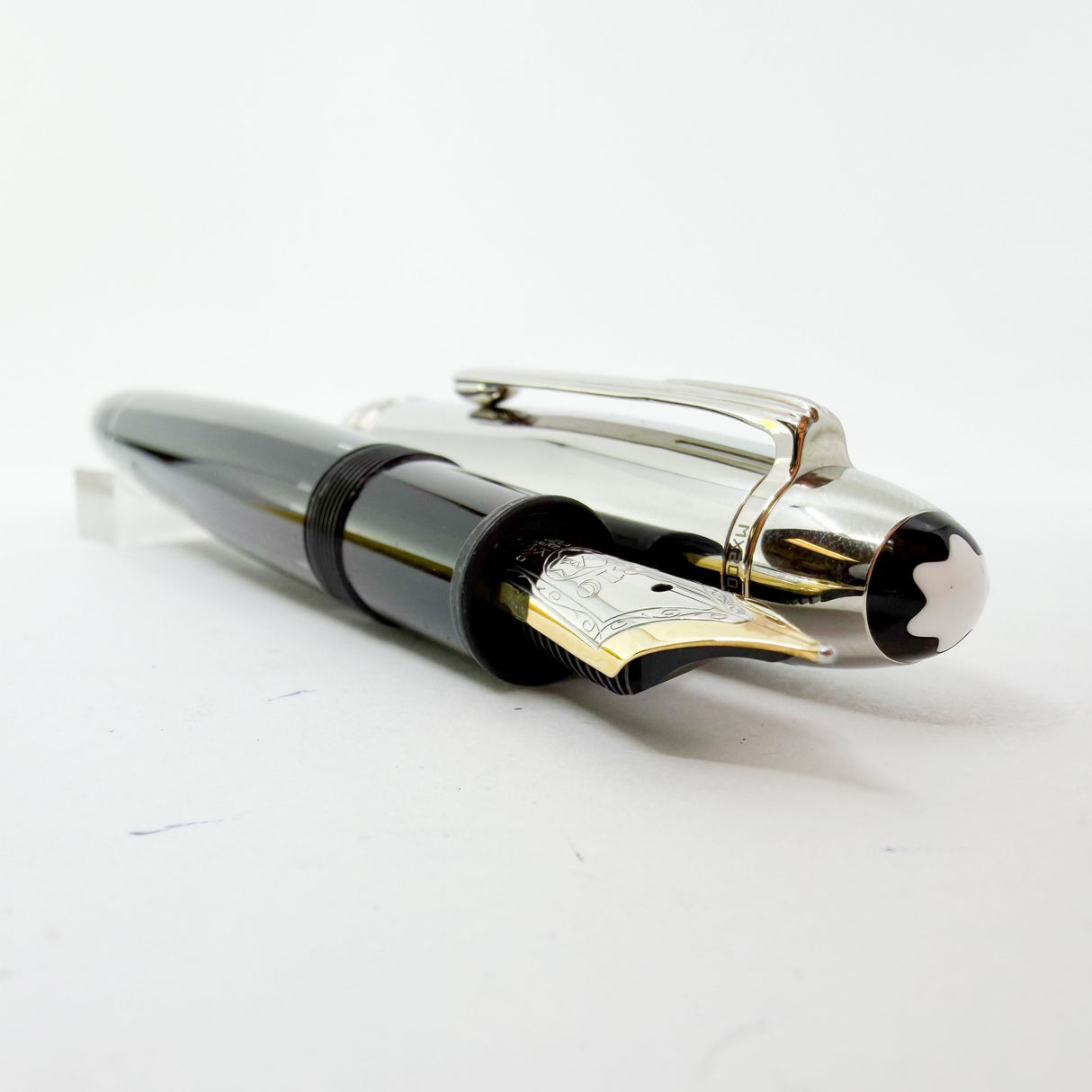 Montblanc Meisterstuck #146 Doue Black with Stainless Steel Cap LeGrand Fountain Pen - Medium 18kt Gold Nib