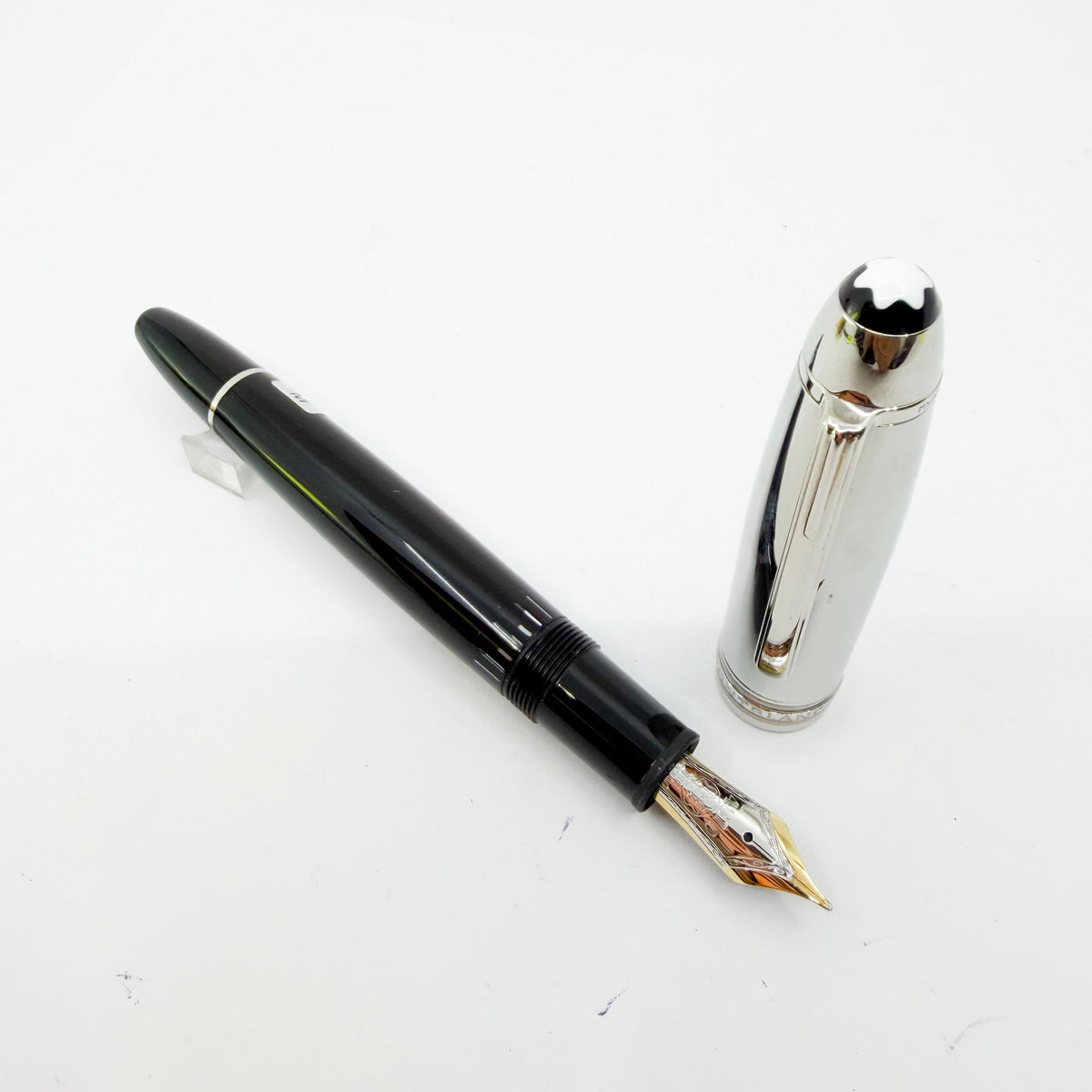 Montblanc Meisterstuck #146 Doue Black with Stainless Steel Cap LeGrand Fountain Pen - Medium 18kt Gold Nib