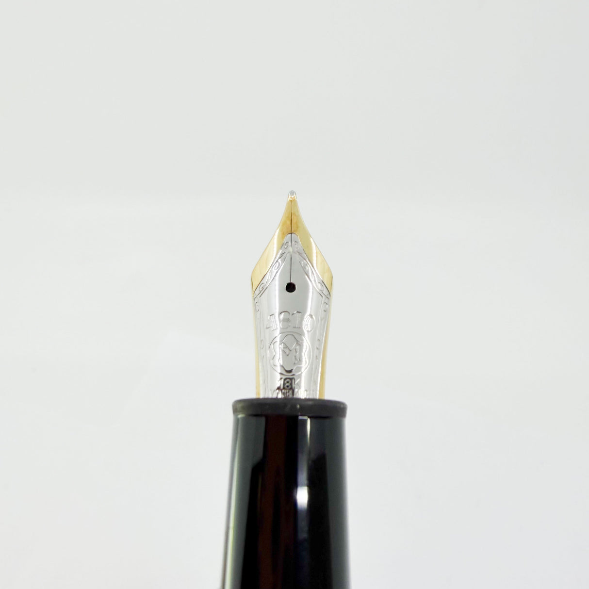 Montblanc Meisterstuck #146 Doue Black with Stainless Steel Cap LeGrand Fountain Pen - Medium 18kt Gold Nib