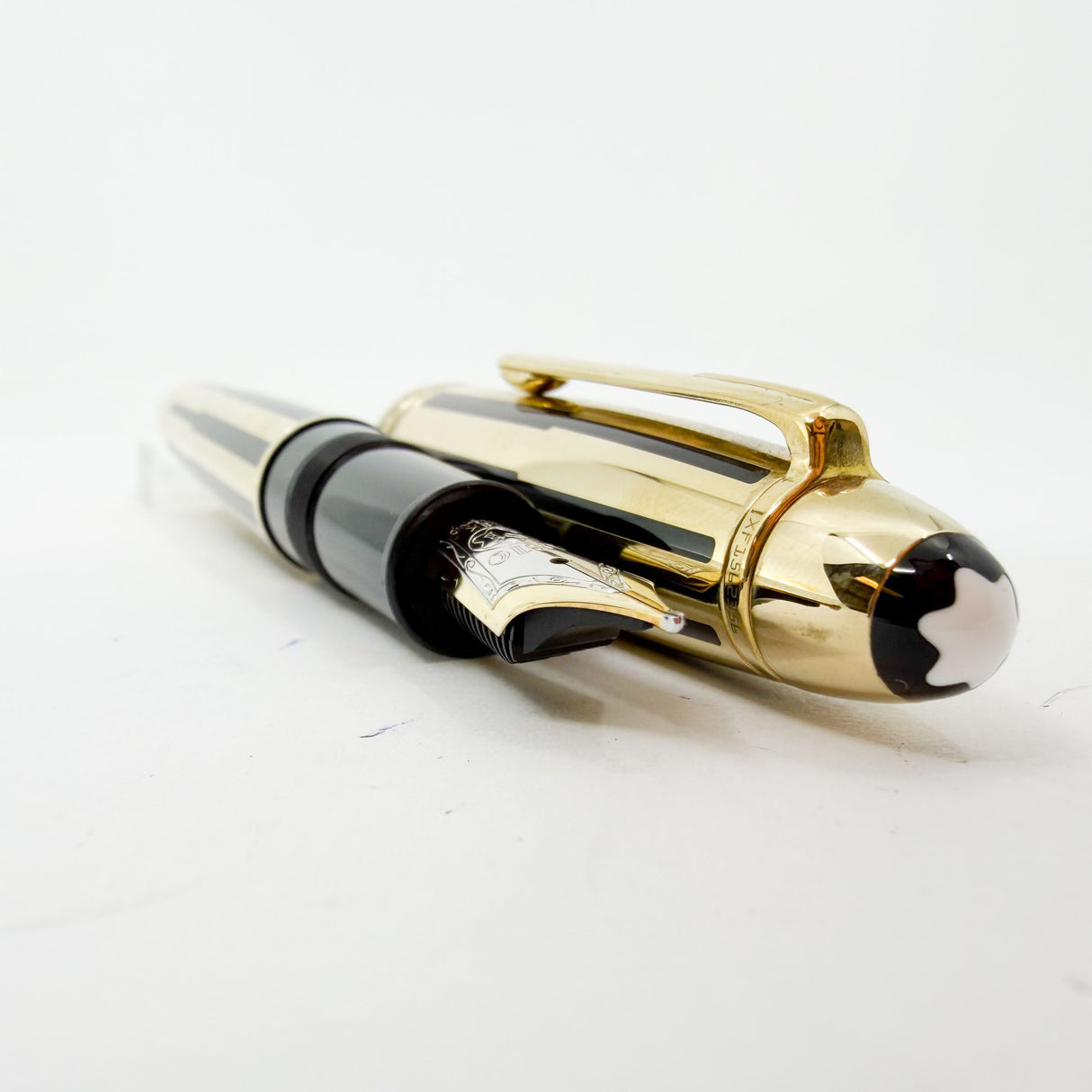 Montblanc Meisterstuck Solitaire Le Grand 146 Black Resin & Gold Plated Striped Filigree Fountain Pen - Fine 18kt Gold Nib