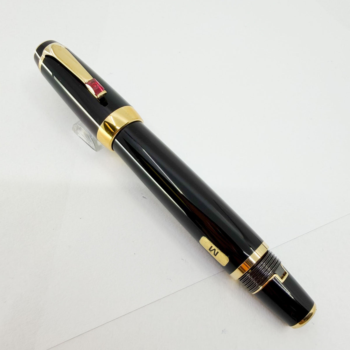 Montblanc Boheme Rouge - Black Resin Fountain Pen - Retractable Medium 18kt Gold Nib