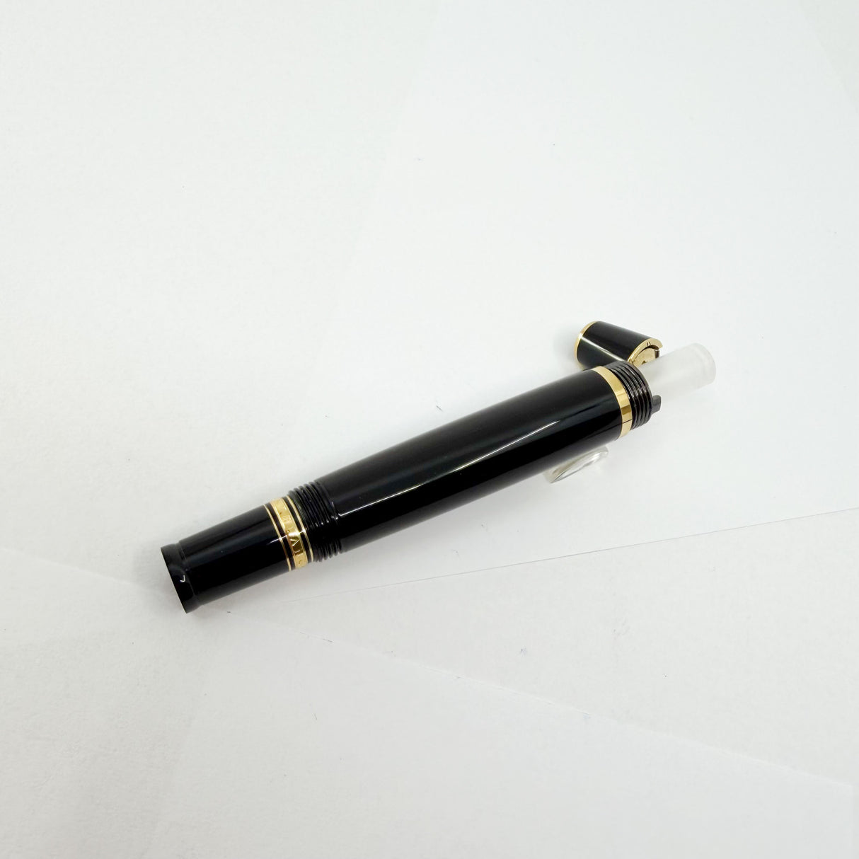 Montblanc Boheme Rouge - Black Resin Fountain Pen - Retractable Medium 18kt Gold Nib