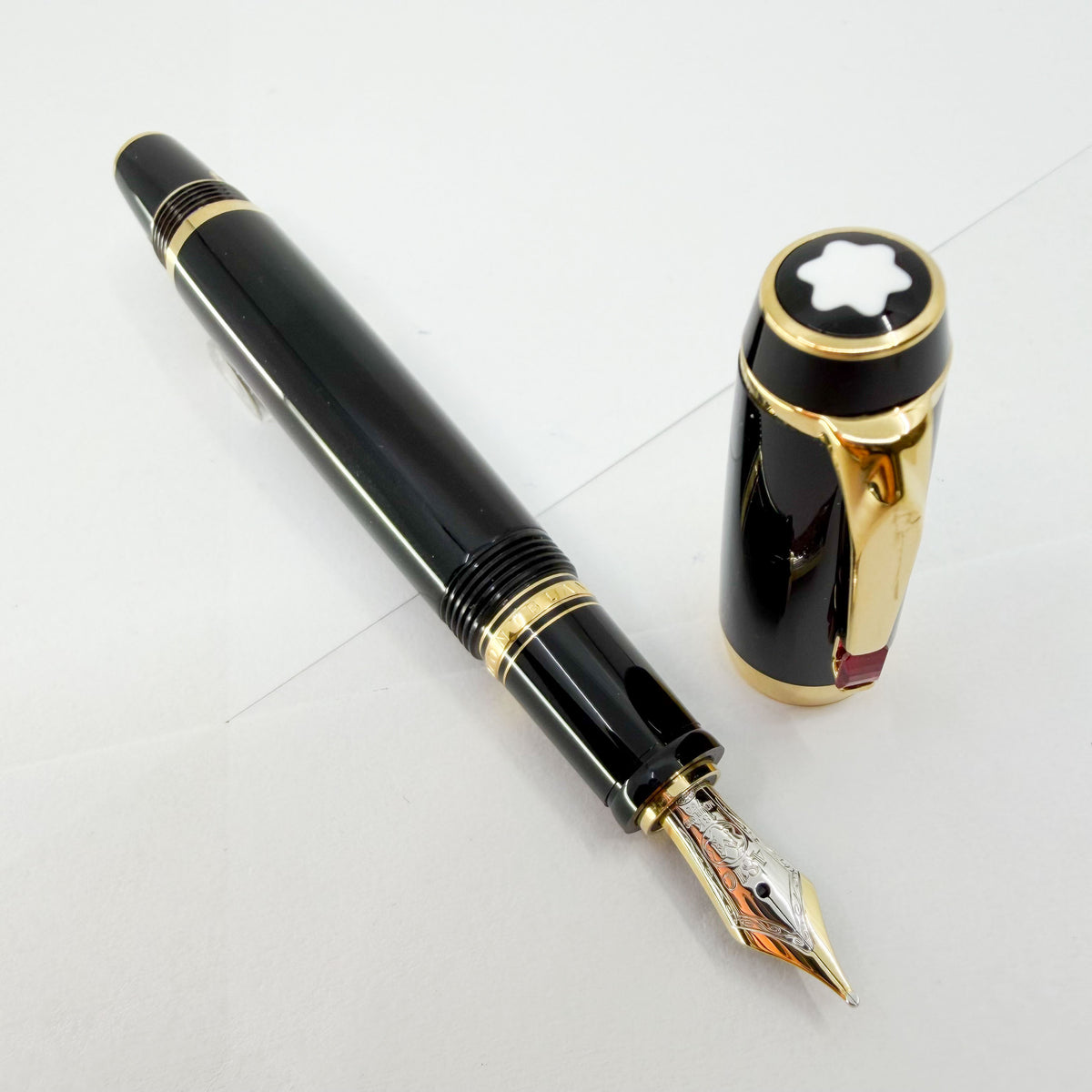 Montblanc Boheme Rouge - Black Resin Fountain Pen - Retractable Medium 18kt Gold Nib