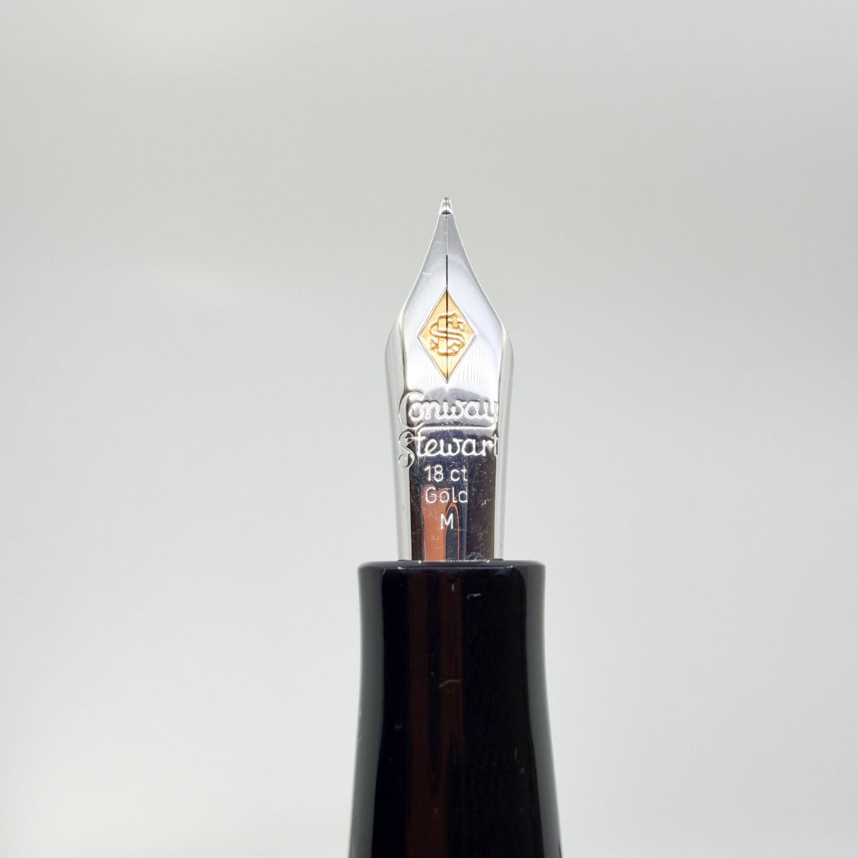 Conway Stewart Churchill Ebonite Collection - Alternating Diagonal Line Pattern Lever-Fill Fountain Pen - Fine 18kt Gold Nib