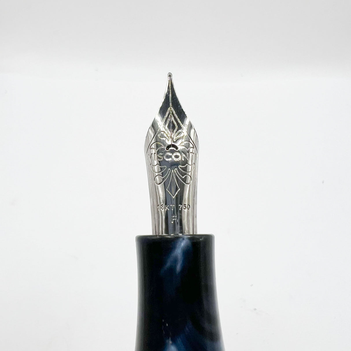Visconti Divina Elegance Oversize Imperial Blue Fountain Pen - Fine 18kt Gold Nib