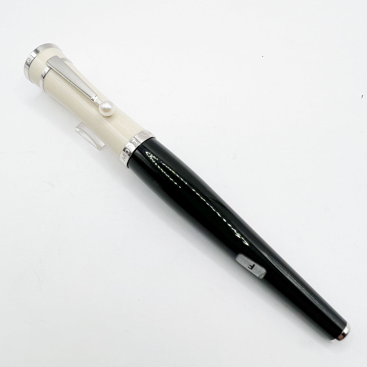 Montblanc Muses Series Greta Garbo Special Edition Fountain Pen - Fine 18kt Gold Nib