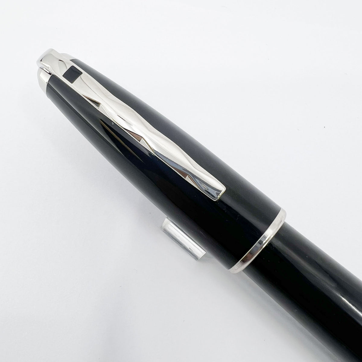 S.T. Dupont Olympio Nocturne Extra Large Fountain Pen - Medium 18kt Gold Nib