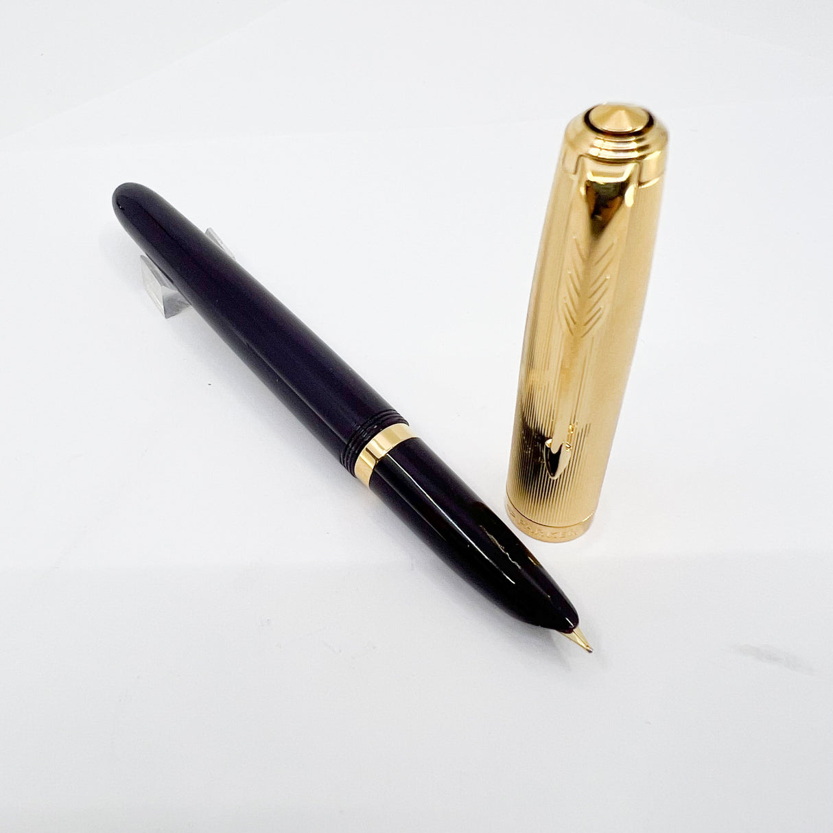 Parker 51 Deluxe Premium Plum GT Fountain Pen - Medium 18kt Gold Nib