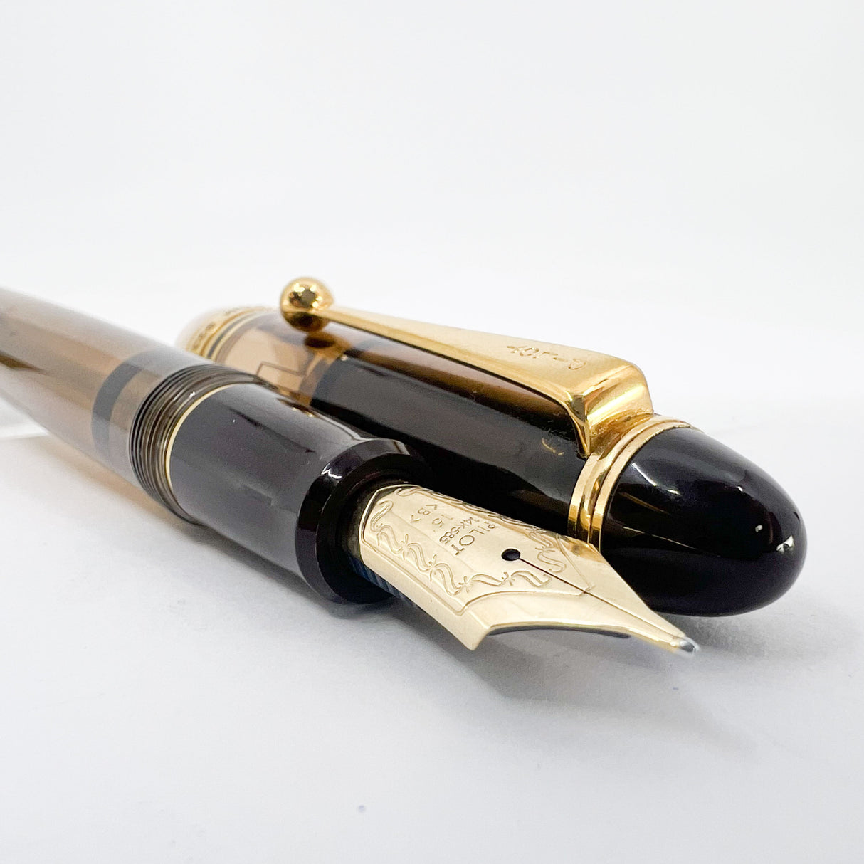 Pilot Custom 823 Clear Amber Piston Fill Fountain Pen - Broad 14Kt Gold Nib