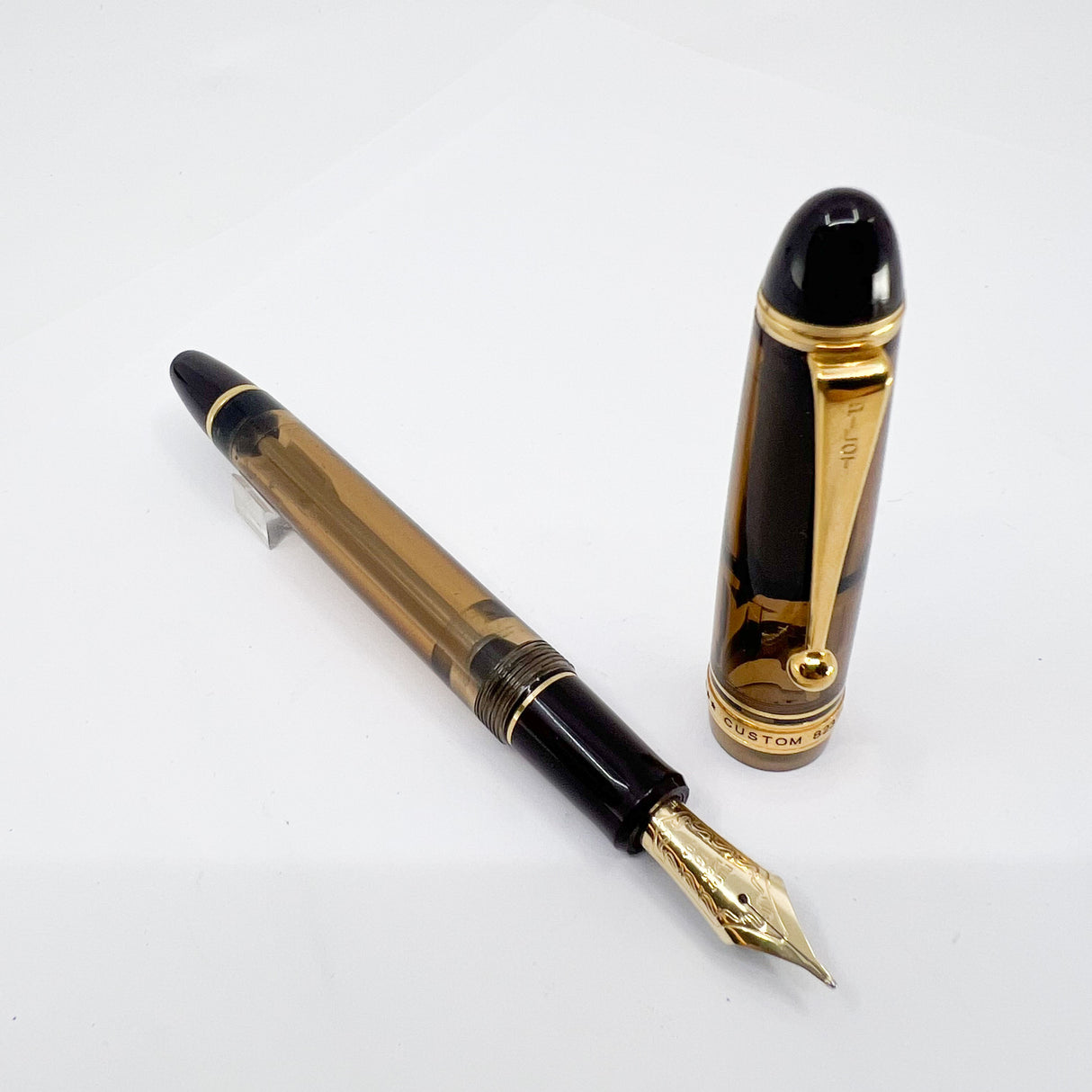 Pilot Custom 823 Clear Amber Piston Fill Fountain Pen - Broad 14Kt Gold Nib