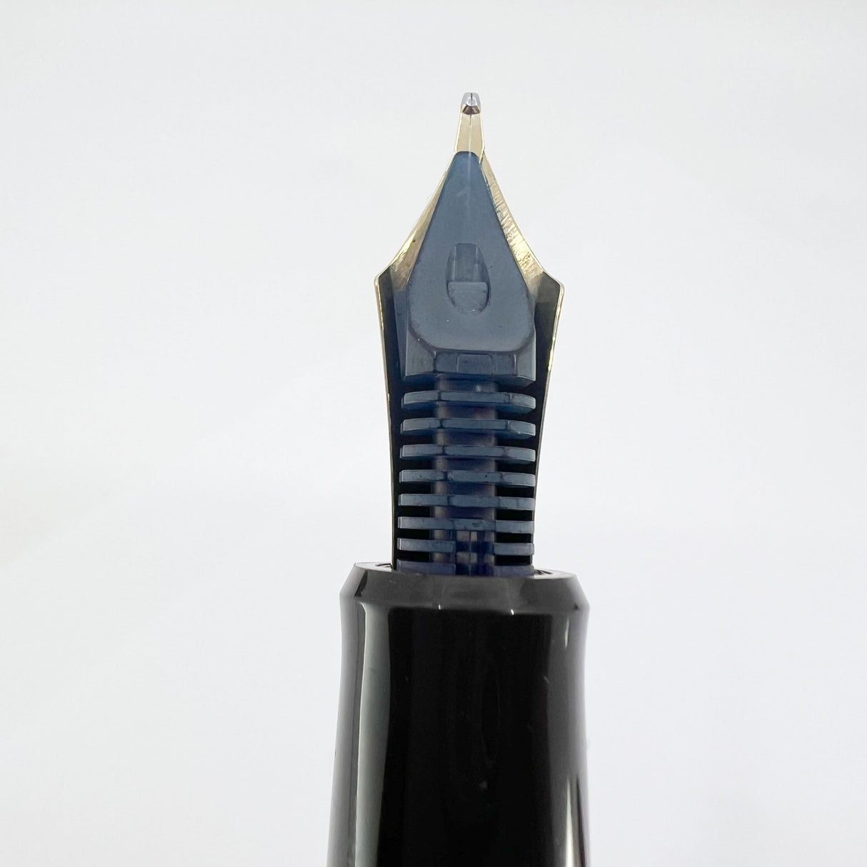 Pilot Custom 823 Clear Amber Piston Fill Fountain Pen - Broad 14Kt Gold Nib